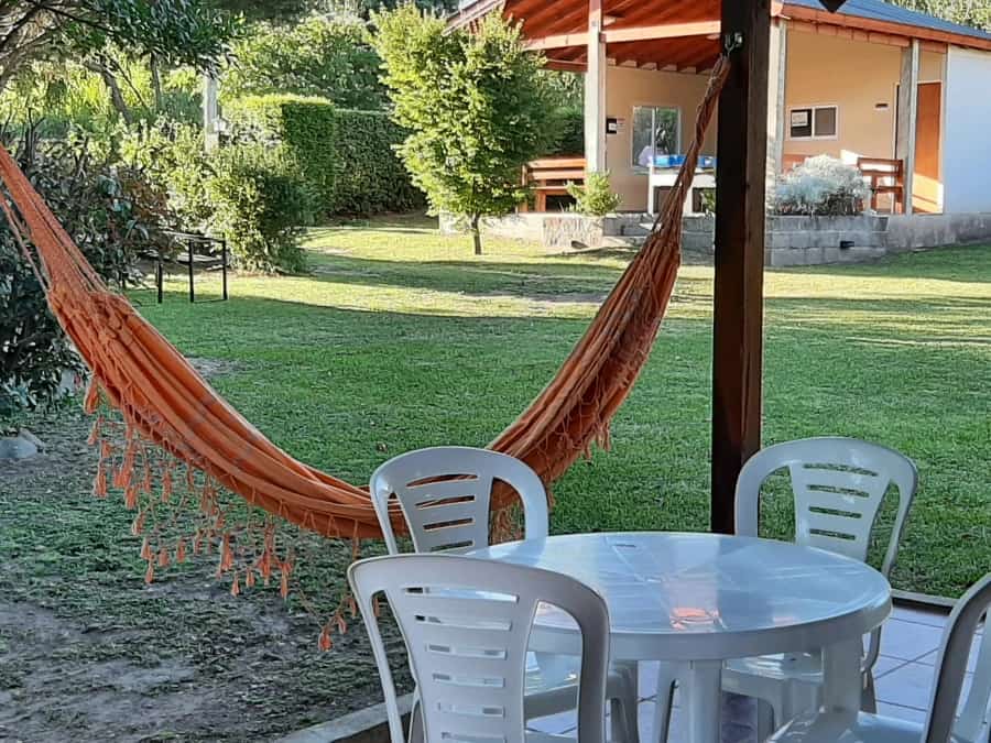 Cochera cabaña Nro4 con mobiliario y vista al club-house