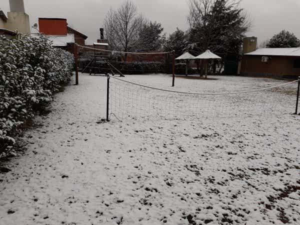 Cabañas en invierno con nieve en Los Reartes