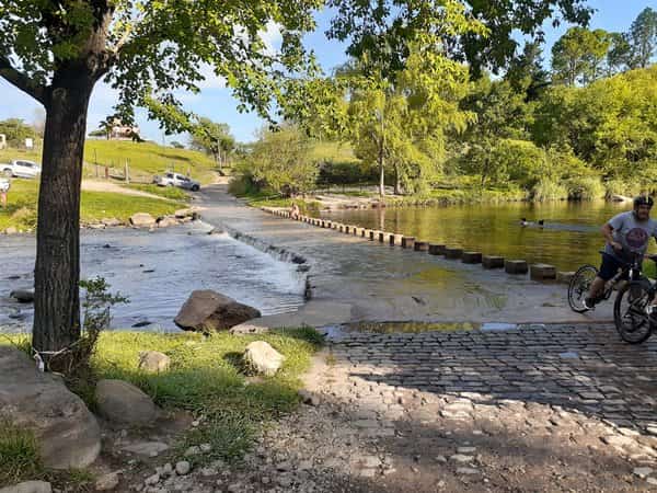 Vado sobre el río Los Reartes