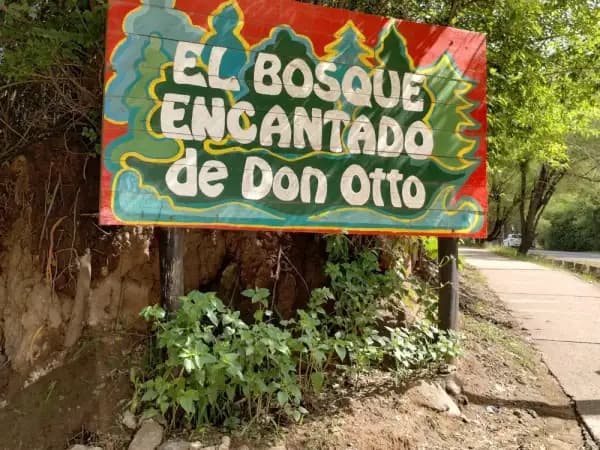 Niños jugando en el río Los Reartes